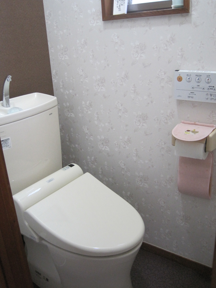 2階のトイレは、TOTOピュアレストQRという商品です。<br />
