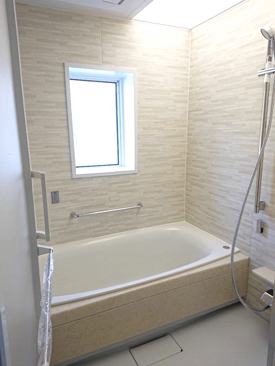 浴室リフォーム！明るさ調節可能で温かみある空間