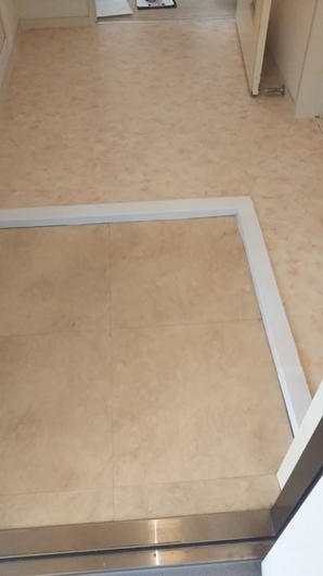 玄関ホール！クッションフロア貼替え工事