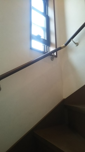階段に手すりを設置して安心安全！