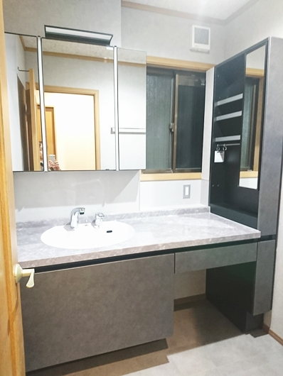 LIXIL「ルミシス」で高級感ある洗面室空間！