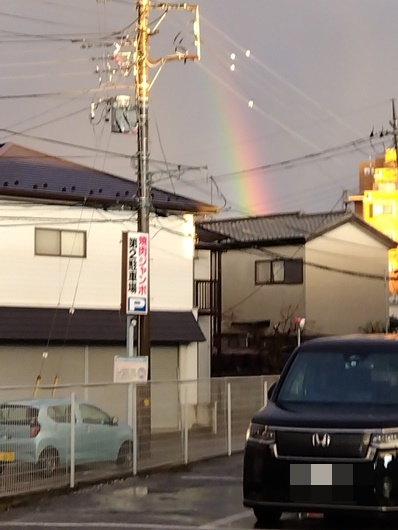 雨上がりに虹を見ました！
