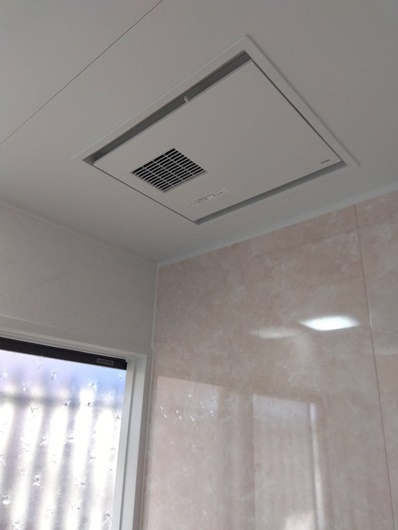 暖房機能付きの浴室換気扇を設置して寒い冬でも暖かい浴室でゆったり過ごせます。