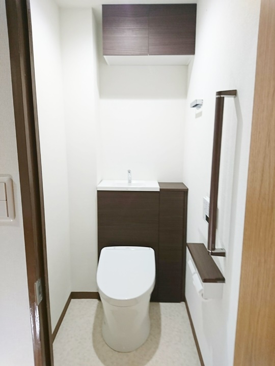 収納付トイレでスタイリッシュなトイレ空間！