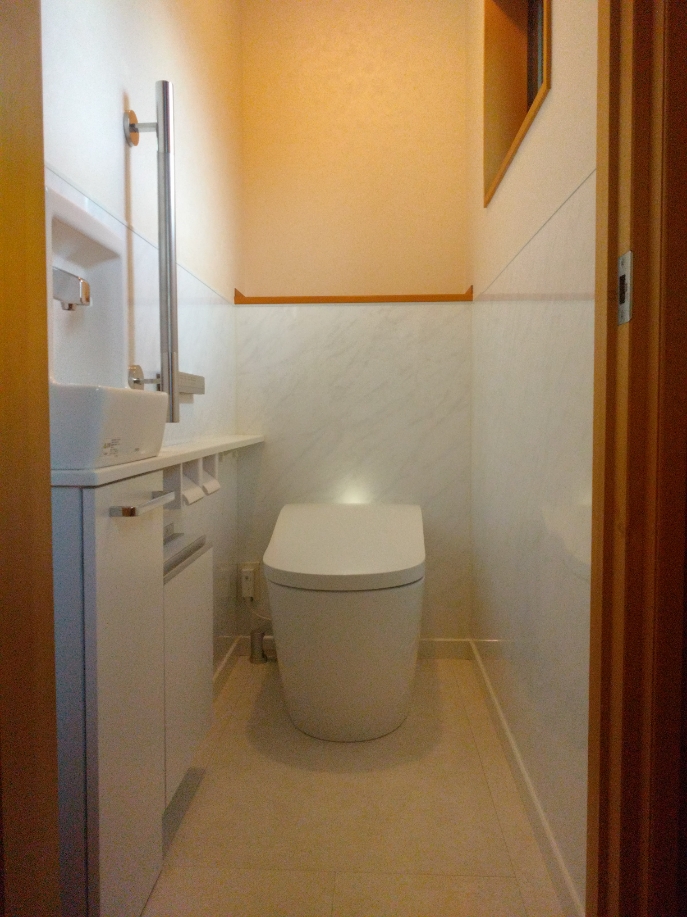 ハイドロセラ！清潔感あるトイレ空間