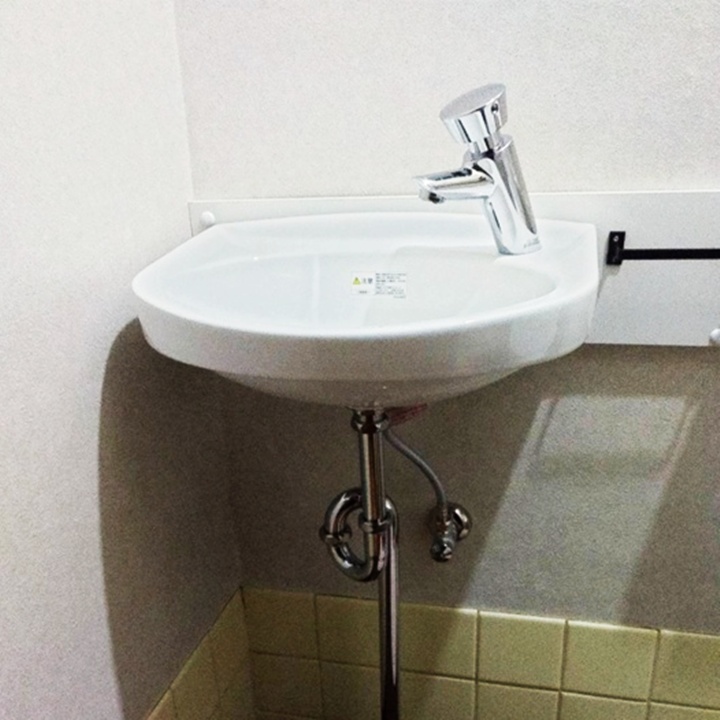 トイレ手洗い器・プッシュ式水栓に一新！