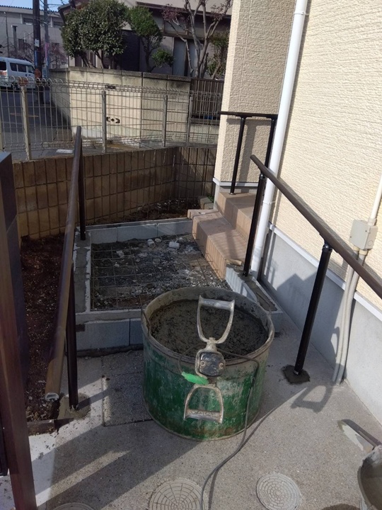 玄関外階段改修工事のレポートです!!