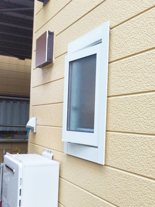 ルーバー窓から複層ガラスの断熱窓へ