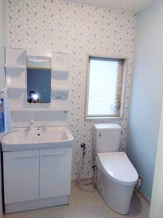 清潔感あふれるトイレ洗面室バリアフリー空間