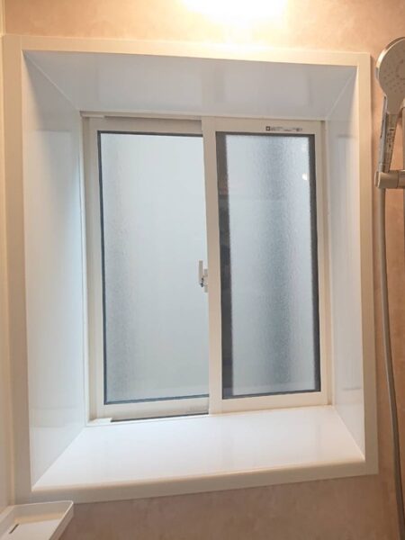 浴室ルーバー窓から引違い窓へ断熱効果アップ