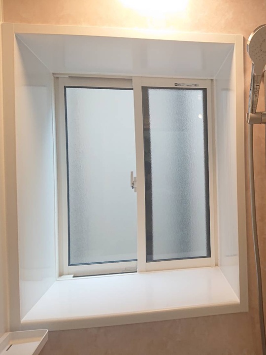 浴室ルーバー窓から引違い窓へ断熱効果アップ