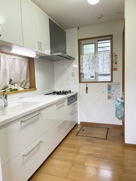 白を基調とした清々しいキッチン空間