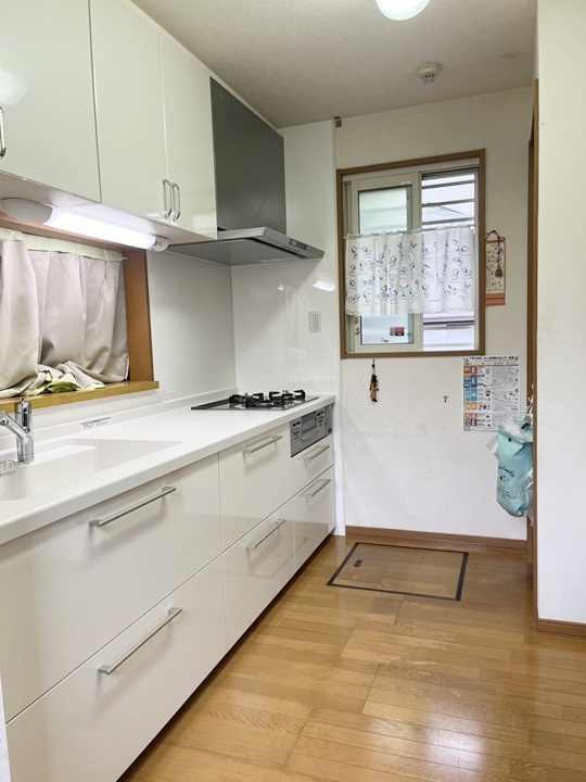 白を基調とした清々しいキッチン空間