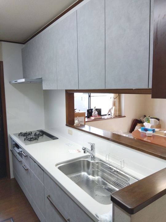 熱や傷に強いセラミックトップのキッチン