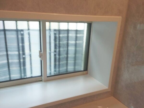 浴室外窓交換・リビング内設置リフォーム