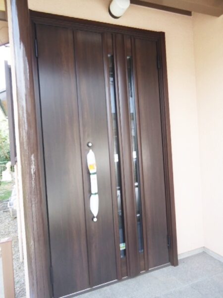 外からの冷気軽減！玄関ドア断熱リフォーム