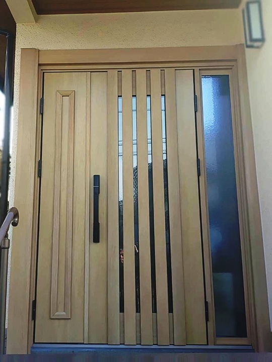 引き戸から開き戸へ、玄関ドア交換リフォーム