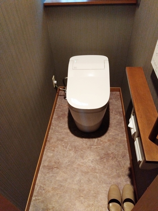 モダンで落ち着きあるトイレ空間へ