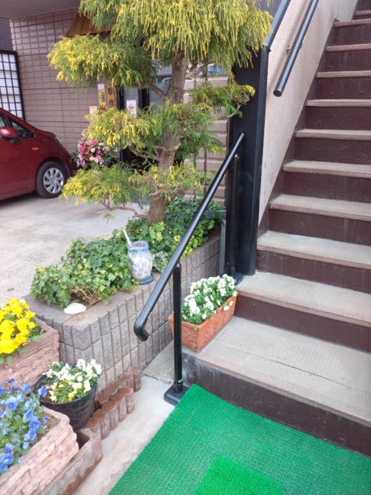 足元安心！玄関階段手すり設置工事