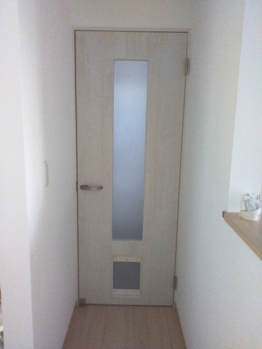 ペットが自由に往来できる室内ドア