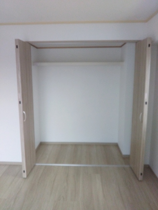 和室から洋室へ、襖・押入も洋風に一新